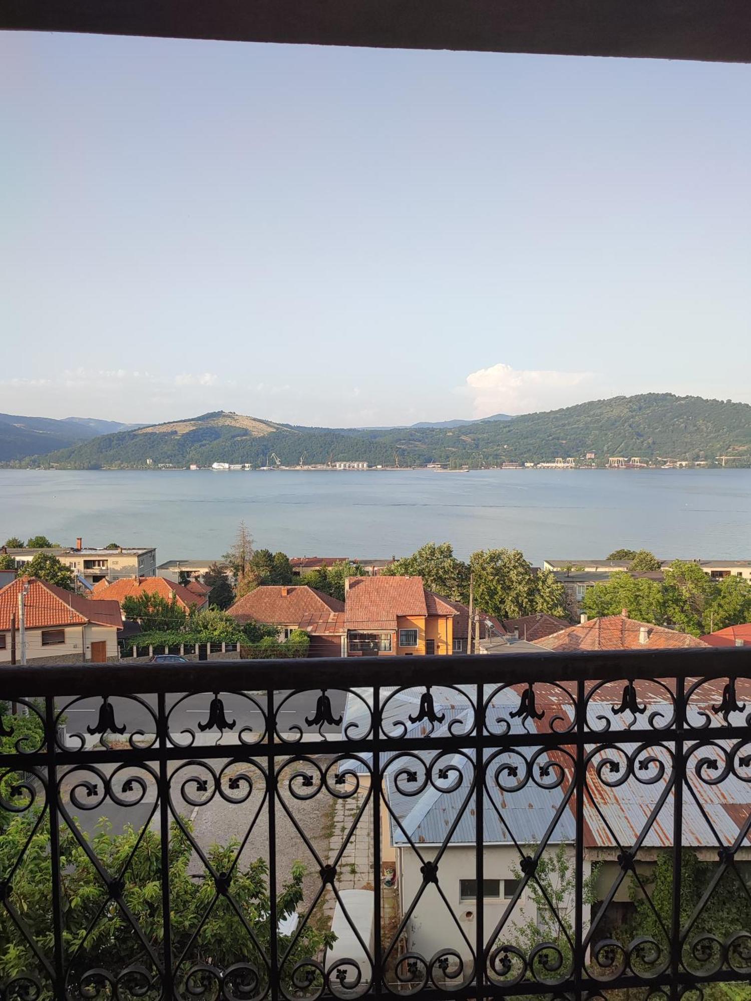 Casa Rebeca Hotel Orsova Bagian luar foto